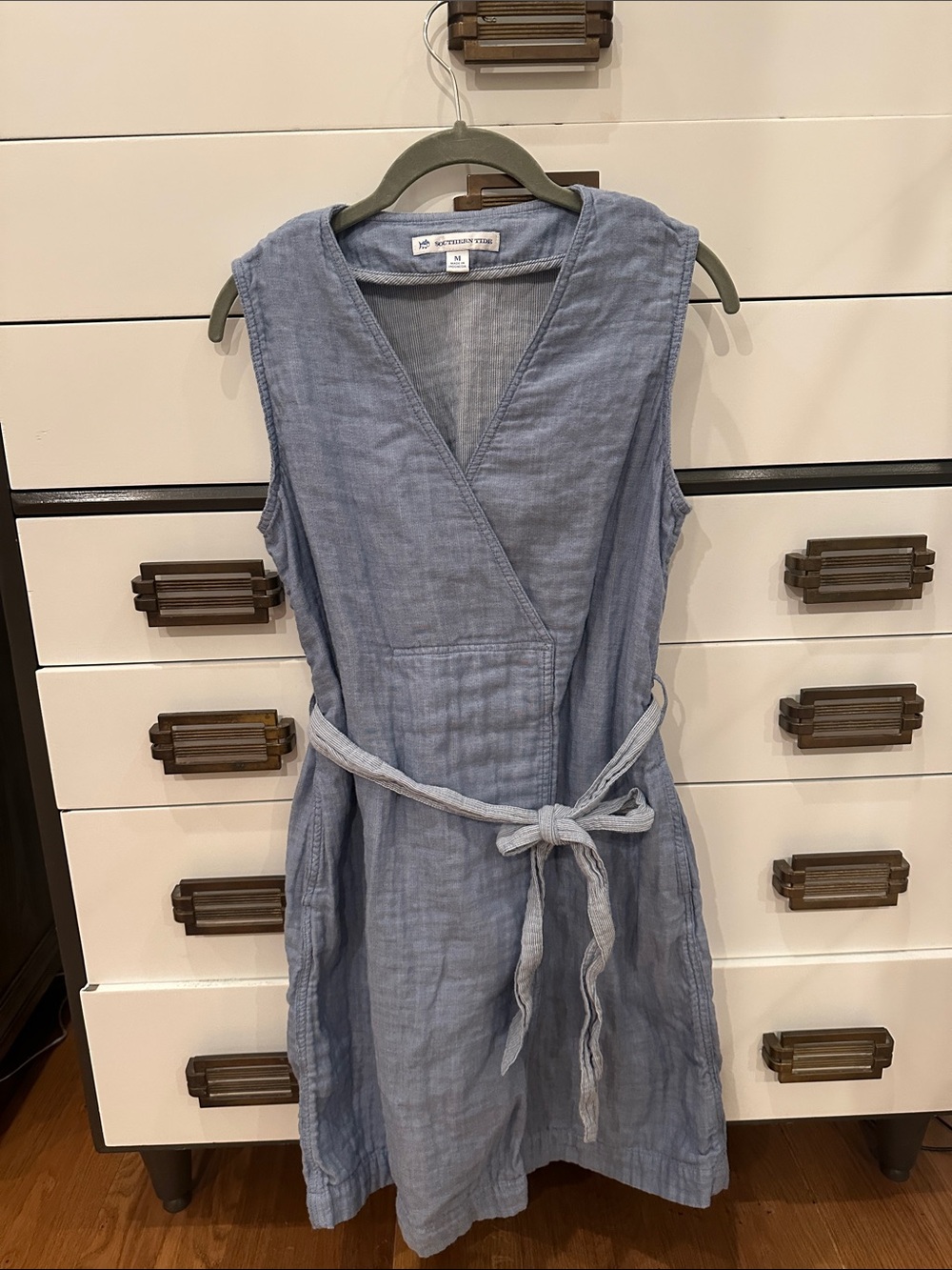 Southern Tide saruh sleeveless chambray dress